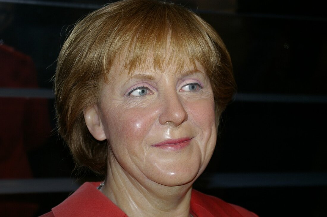 < div> Die Berliner Polizei bittet bei der Suche nach einer 22-Jährigen in Berlin um Mithilfe. Das teilte die Behörde am Montag mit. Die junge Frau wurde seit dem 28. Oktober gegen 23.30 Uhr nicht mehr gesehen. Die Frau mit dem Namen Una Ann Teresa Joyce ist in Moabit wohnhaft und könnte sich nach Polizeiangaben in einem psychischen Ausnahmezustand befinden. Die Vermisste trägt die irische Staatsbürgerschaft, spricht Englisch und nur wenig Deutsch. Die Polizei Berlin hat zusätzlich folgende Information zur Person bekanntgegeben: Größe: zirka 1.65m Statur: schlank Augenfarbe: blau dickes, gelocktes, dunkles Haar in Schulterlänge Zur vereinfachten Identifizierung hat die …