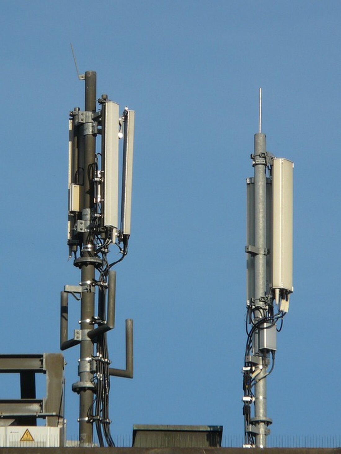 Asylbewerber in Menden kämpfen wegen fehlendem Internet um Kontakt mit Familien; Kosten und Lösungen werden diskutiert.