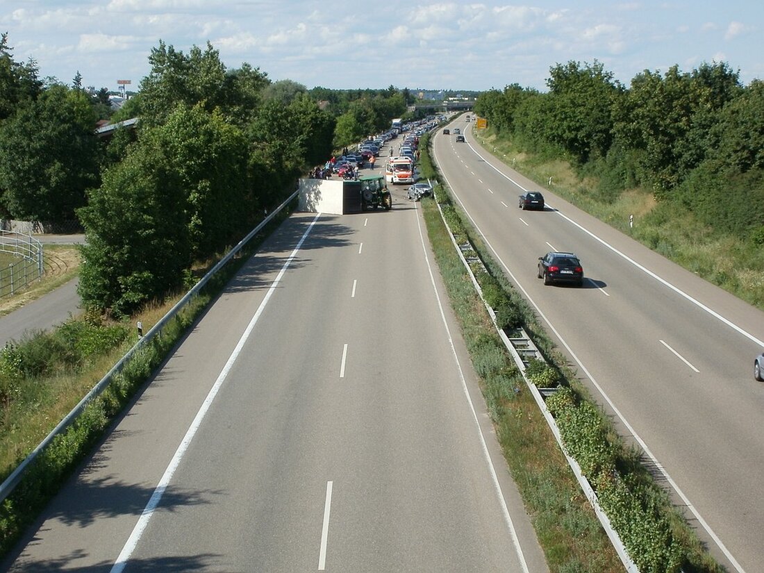 Wichtige Asphaltarbeiten auf der A562 (Südbrücke) in Bonn! Erfahren Sie, warum die Südbrücke gesperrt ist und welche Auswirkungen dies hat. Bleiben Sie informiert!