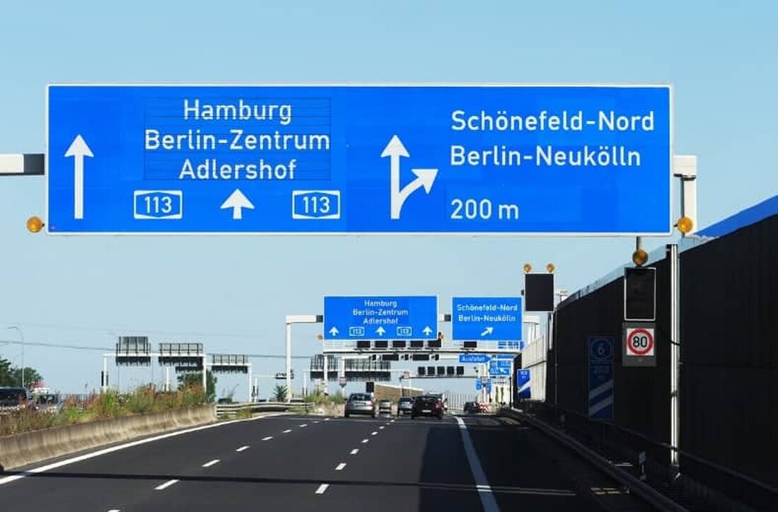 Bei der Planung ihrer Reisen durch Europa möchten viele Reisende zumindest für einen Teil ihrer Reise ein Auto mieten, haben aber verständlicherweise Bedenken, zum ersten Mal in Europa zu fahren. Lassen Sie sich von Ihren Bedenken nicht abschrecken. Autofahren in Europa hat viele Vorteile, einschließlich der Freiheit, dorthin zu fahren, wo Sie wollen, wann Sie wollen. In diesem Artikel habe ich eine Liste mit Tipps zum Autofahren in Europa zusammengestellt, die ich mit Freunden und Familie teile, bevor sie zu einem Selbstfahrerurlaub in Europa aufbrechen. Ich hoffe, sie sind auch für Sie hilfreich. Führer zum Fahren in Europa Die wichtigste …