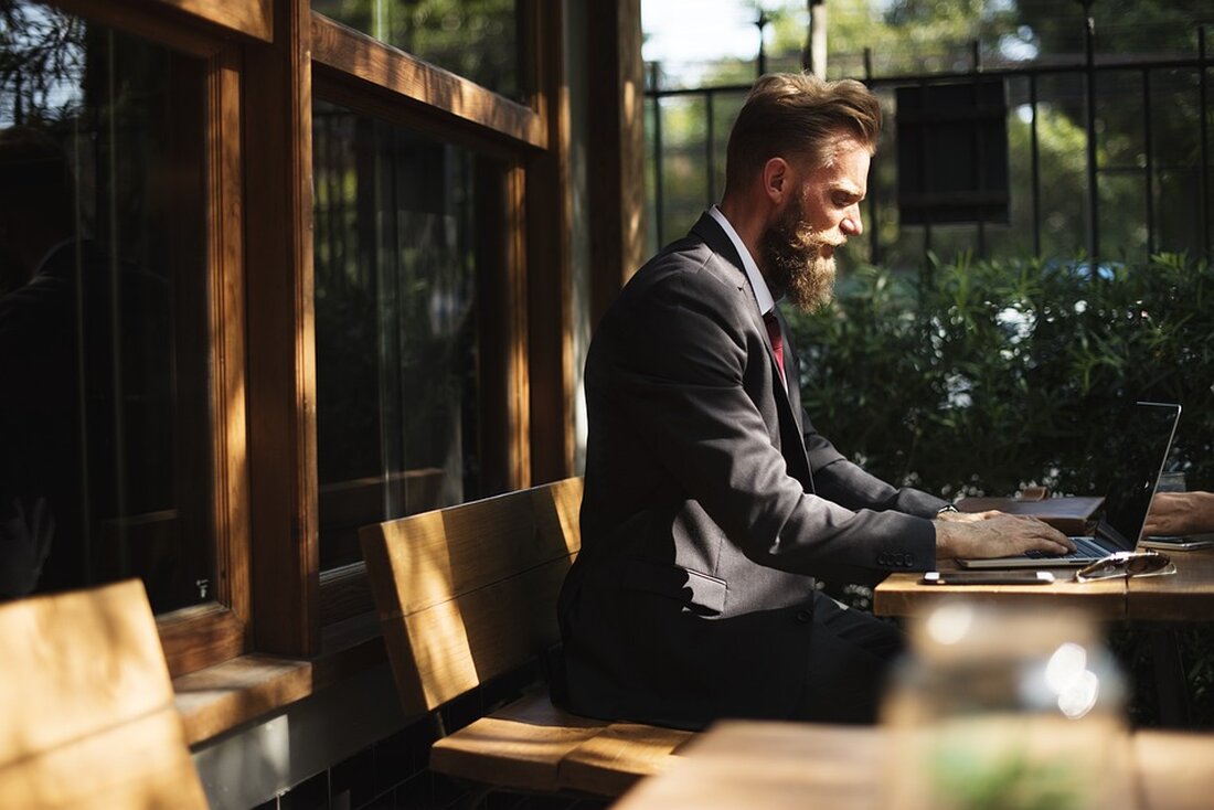 Entdecken Sie, wie Corporate Fashion die Gruppenkohäsion im Unternehmen stärkt: Individuell gebrandete Mitarbeiterkleidung fördert das Teamgefühl, steigert die Identifikation mit der Marke und unterstützt den Onboarding-Prozess. Erfahren Sie, warum Teambekleidung ein entscheidendes Kommunikationsmittel für interne Zusammengehörigkeit und Produktivität ist.