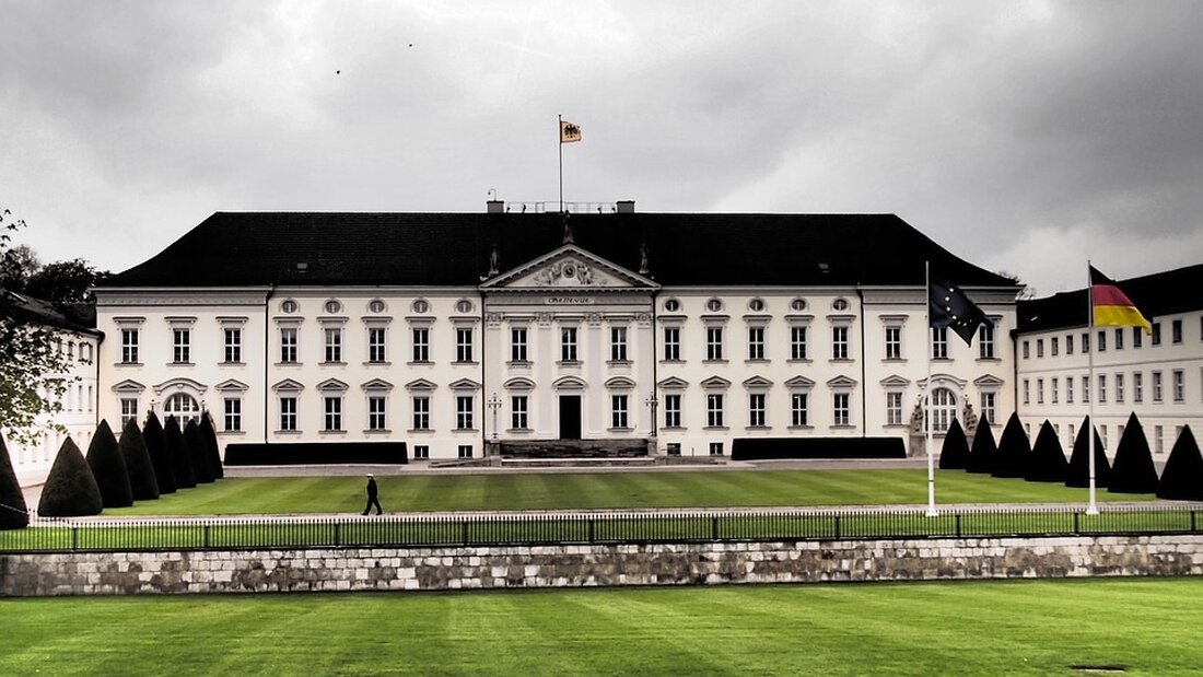 Die Bundesregierung setzt die EU-Richtlinie zur Nachhaltigkeitsberichterstattung um. Der TÜV-Verband kritisiert den Kabinettsentwurf, da er Oligopolstrukturen im Prüfmarkt schafft und den Mittelstand unter Druck setzt. Es wird gefordert, dass der Bundestag das Gesetz nachbessert und den Prüfmarkt öffnet. Lesen Sie mehr dazu in unserem Artikel.