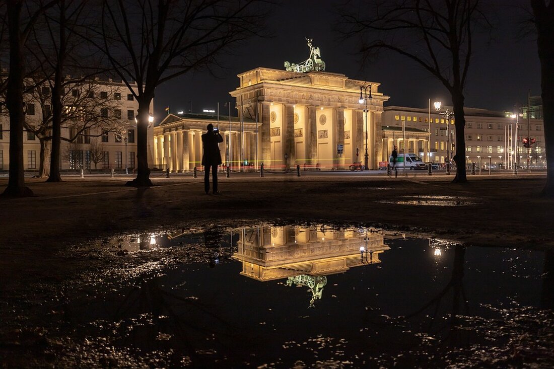 Die MDR-Koproduktion „Mit der Faust in die Welt schlagen“ feiert ihre Weltpremiere bei der Berlinale 2025 und thematisiert Radikalisierung in Ostdeutschland.