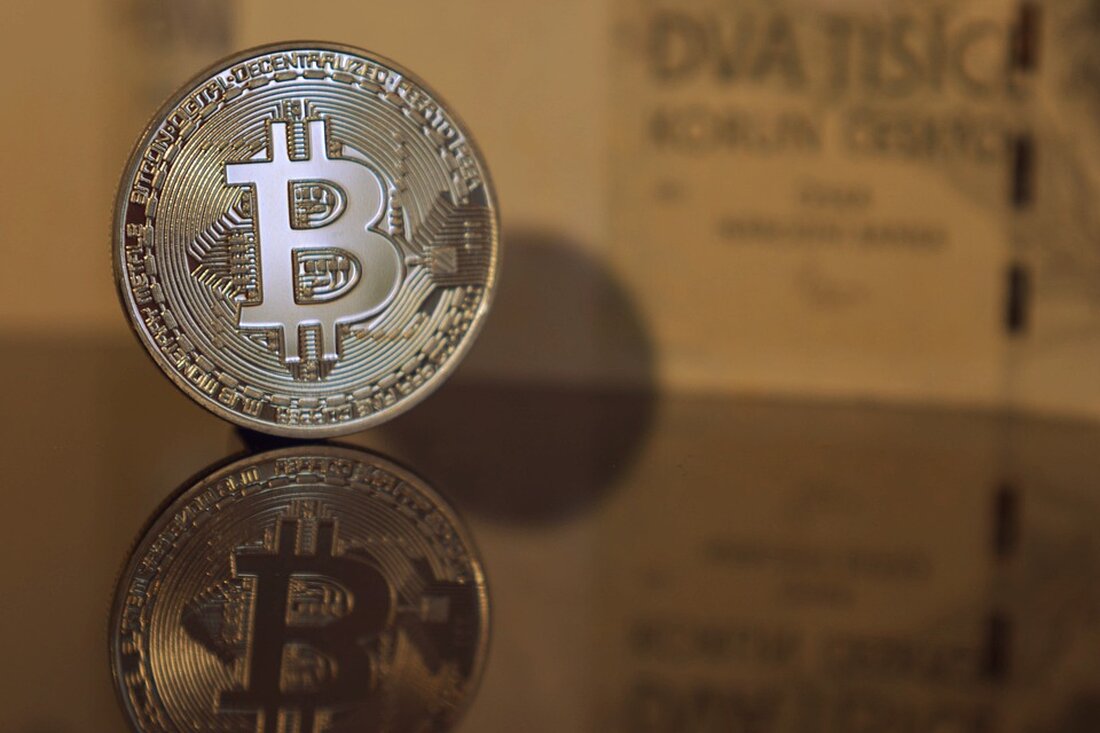 Erfahren Sie, wie Anleger ihr Verlustrisiko bei Krypto-ETFs minimieren können, angesichts hoher Volatilität und unsicherer Regulierung.