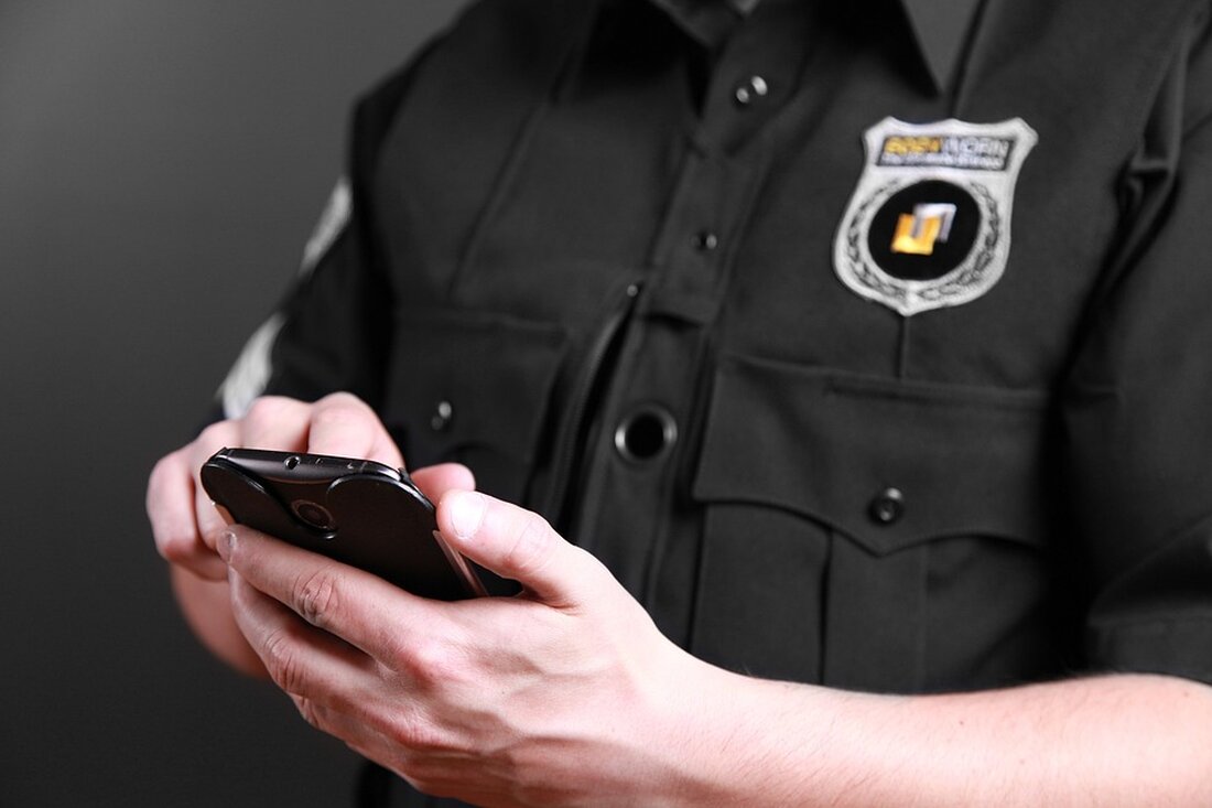 Lesen Sie die Reaktionen der Gewerkschaft der Polizei (GdP) auf einen schockierenden Angriff. Die GdP betont die Gefahren, mit denen Polizeibeamte täglich konfrontiert sind, und zeigt ihr Mitgefühl für den verletzten Kollegen. Erfahren Sie mehr über die größte Interessenvertretung der deutschen Polizei. Kontaktieren Sie die Pressestelle der GdP für weitere Informationen.