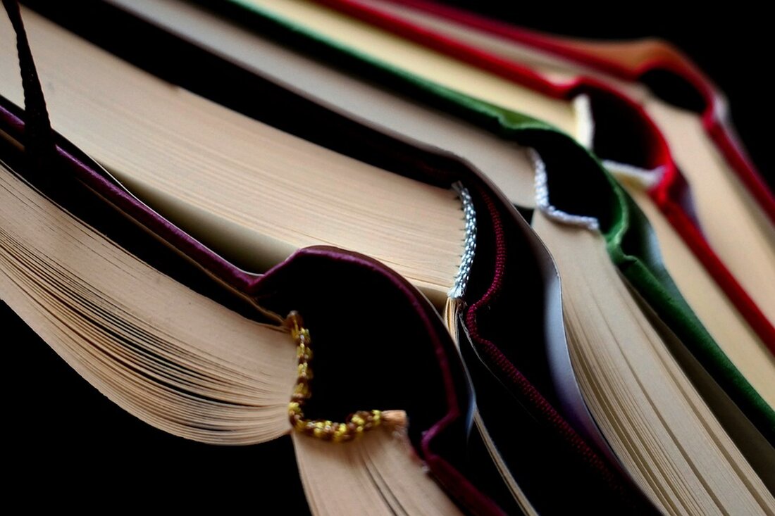 Erfahren Sie mehr über die Möglichkeiten in der Pflege: Studium oder Ausbildung? Attraktive Berufe gesucht! #Pflege #Bildung #Ausbildung #Studium