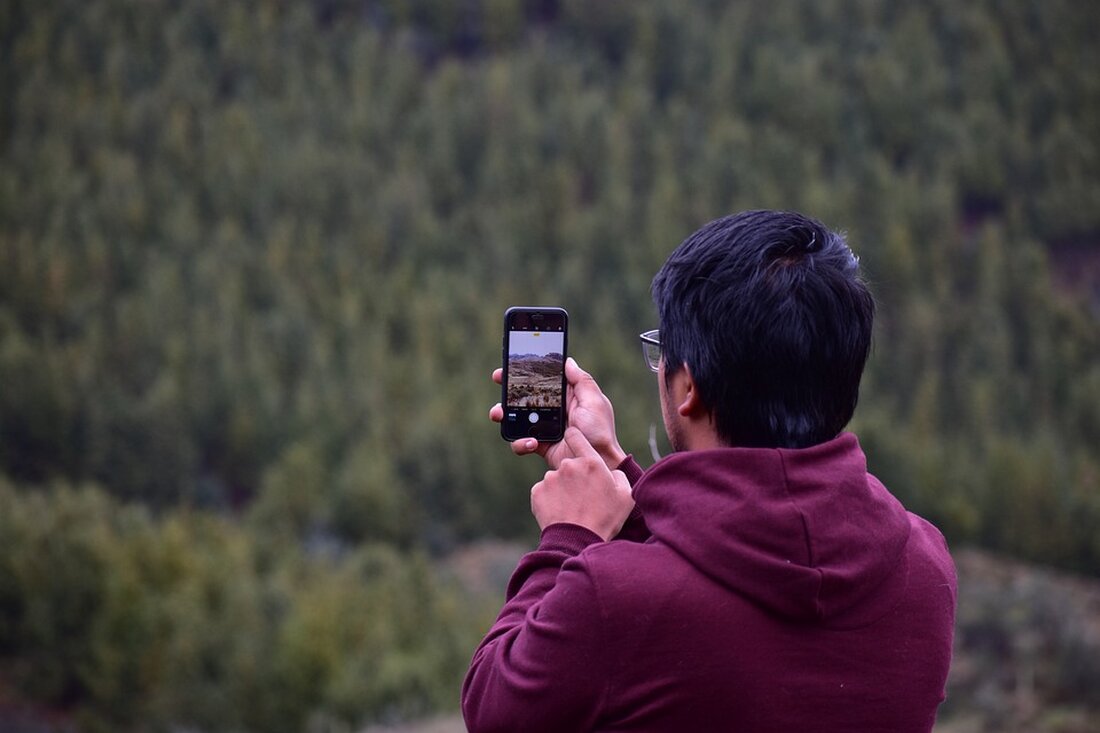Erfahren Sie, wie die Telekom die Mobilfunkversorgung im Landkreis Barnim durch die Erweiterung von zwei LTE-Standorten verbessert hat. Mit einer nahezu 100-prozentigen Haushaltsabdeckung und geplanten Erweiterungen bis 2026 wird die Bandbreite stetig erhöht. Informieren Sie sich über den aktuellen Stand und die zukünftigen Ausbaupläne für eine besserer Mobilfunknetz in Ihrer Region.