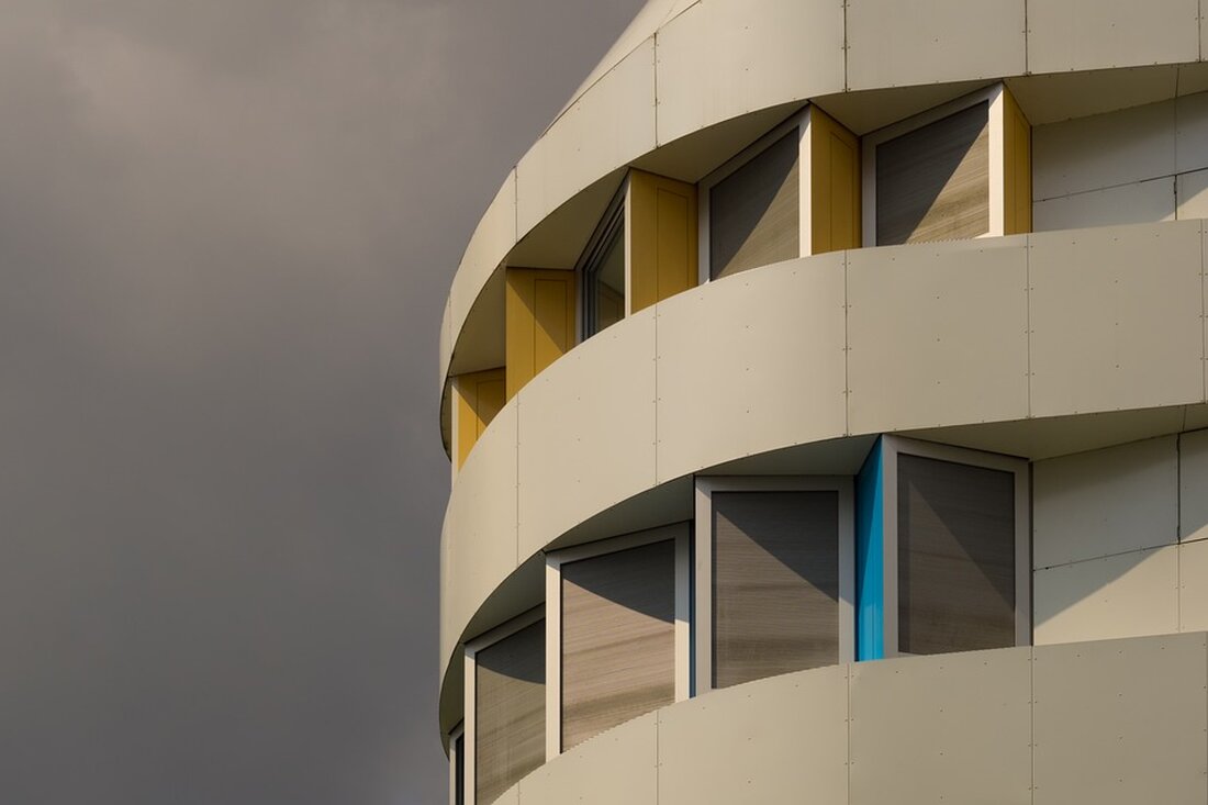 Gemäß einem Bericht von www.stuttgart.de hat der Verband der Stuttgarter Kinder- und Jugendärzte öffentlich dazu aufgerufen, die empfohlenen Impfungen nicht aus den Augen zu verlieren. Zu diesen Impfungen zählt ebenfalls die Grippeschutzimpfung, die ab einem Alter von 6 Monaten empfohlen wird. Des Weiteren wird intermittierend die Corona-Auffrischimpfung angeboten. Darüber hinaus unterstrich Dr. Bischof, Leiter des kinder- und jugendärztlichen Dienstes am Gesundheitsamt, die Notwendigkeit für präventive Maßnahmen. Von lokaler Bedeutung Die Impfraten in Stuttgart sind von entscheidender Bedeutung für die Gesundheit von Kindern und Jugendlichen und das Gesundheitssystem insgesamt. Laut World Health Organization (WHO) können Impfungen die Verbreitung von ansteckenden Krankheiten …