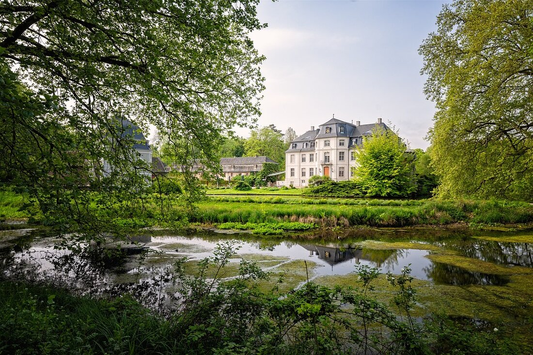 Tauchen Sie ein in die bewegende Geschichte von Schloss Colditz. Erfahren Sie mehr über den neuen emotionalen Erlebnisrundgang mit dem HistoPad, der Augmented Reality und immersive Szenen aus 500 Jahren Schlossgeschichte bietet. Besuchen Sie das Schloss und erleben Sie die packenden Ausbruchsversuche und persönlichen Geschichten, die diesen Lost Place so einzigartig machen.