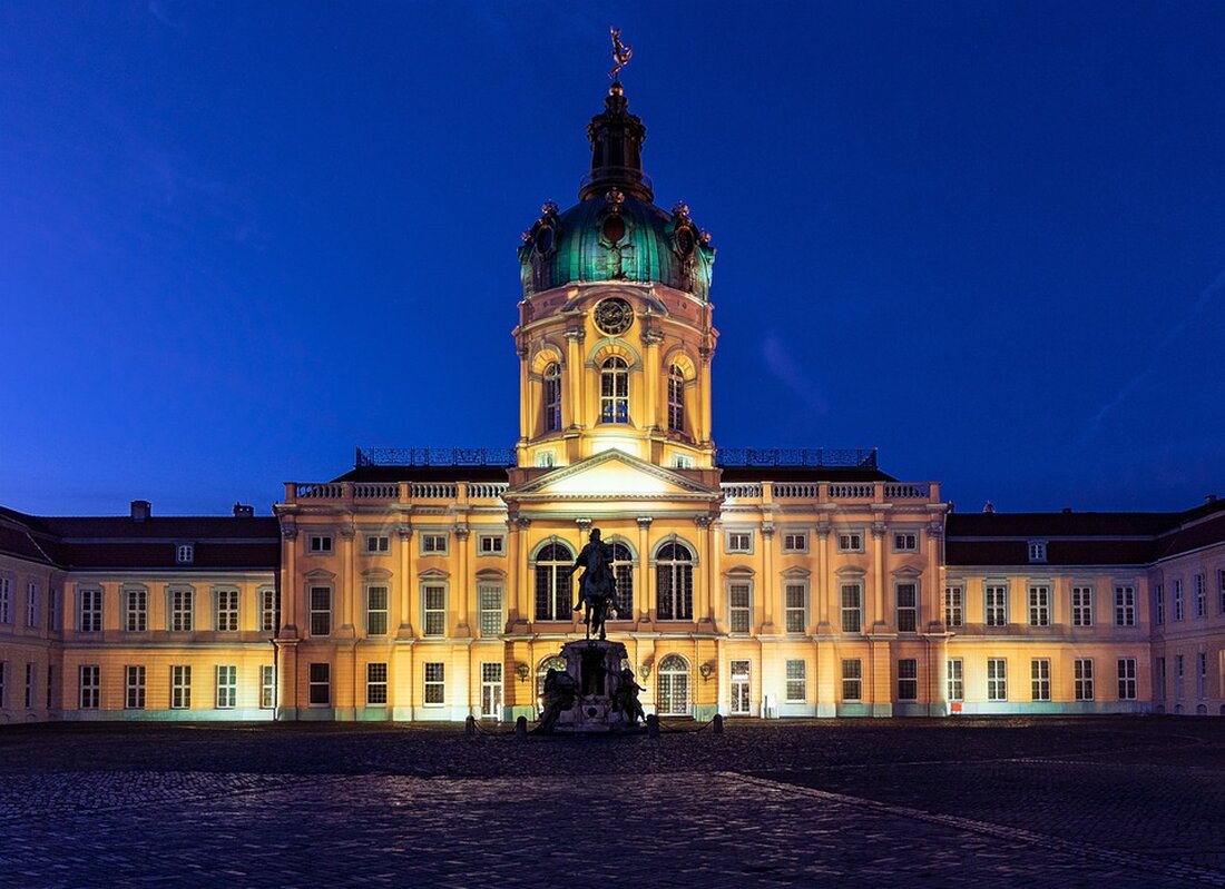 Reinickendorf und Charlottenburg-Wilmersdorf fordern vom LAF regelmäßige Reinigung des vermüllten Ufers am Tegeler Flughafen.