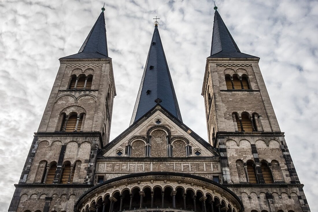 In Bonn wurde eine Bombe gefunden, die Evakuierung betrifft auch das Verteidigungsministerium. Folge für aktuelle Updates. #Bonn #Bombenfund #Evakuierung
