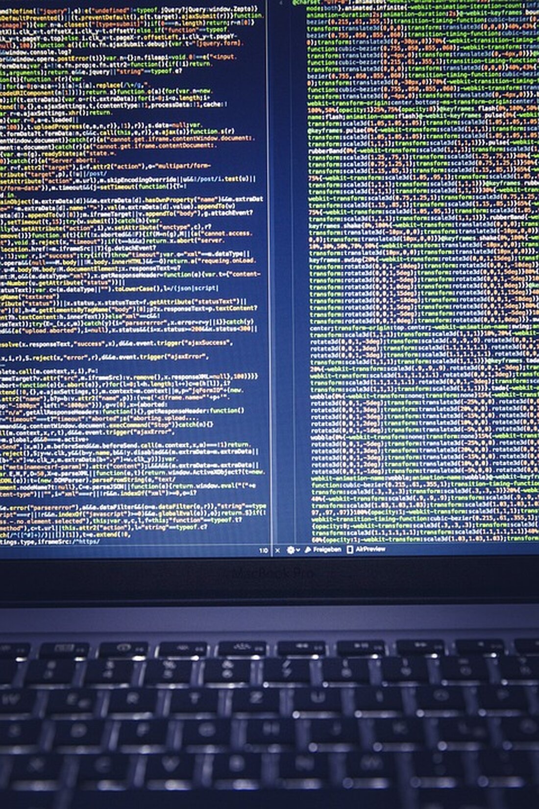 Erfahren Sie, wie Corporate Fashion für Gebäudedienstleister als effektives Branding-Instrument eingesetzt wird. Die DRESSCUE GmbH entwickelt ganzheitliche Kollektionen, die sowohl kommunikative als auch einsatzbezogene Zwecke erfüllen. Die individuelle Firmenbekleidung signalisiert die Rolle der Mitarbeiter als befugte Fachkräfte und unterstreicht die Professionalität des Unternehmens. Außerdem wird die Arbeitskleidung auf die unterschiedlichen Tätigkeiten im Facility Management angepasst. Kontaktieren Sie die DRESSCUE GmbH für hochwertige Corporate Fashion.