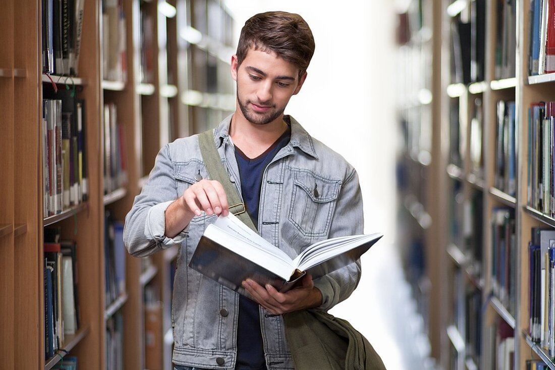 Die Universität Mannheim ist Schlüsselpartner im Startchancen-Programm, dem größten Bildungsprogramm Deutschlands, und leitet ein interdisziplinäres Kompetenzzentrum zur datengestützten Qualitätsentwicklung. Ziel ist es, die Bildungschancen von Schüler:innen in sozial herausfordernden Lagen nachhaltig zu verbessern. Erfahren Sie mehr über die Forschung, Kooperationen und strategischen Ansätze zur Chancengerechtigkeit.