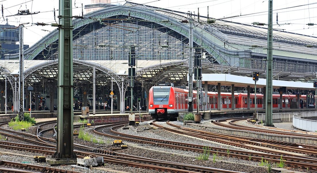 Aktuelles zum Bahnverkehr in Köln: RB 48 eingeschränkt aufgrund Personalausfalls. Verpassen Sie keine Details zum aktuellen Betriebschaos. Bleiben Sie informiert. #Bahnverkehr #Köln #Personalmangel