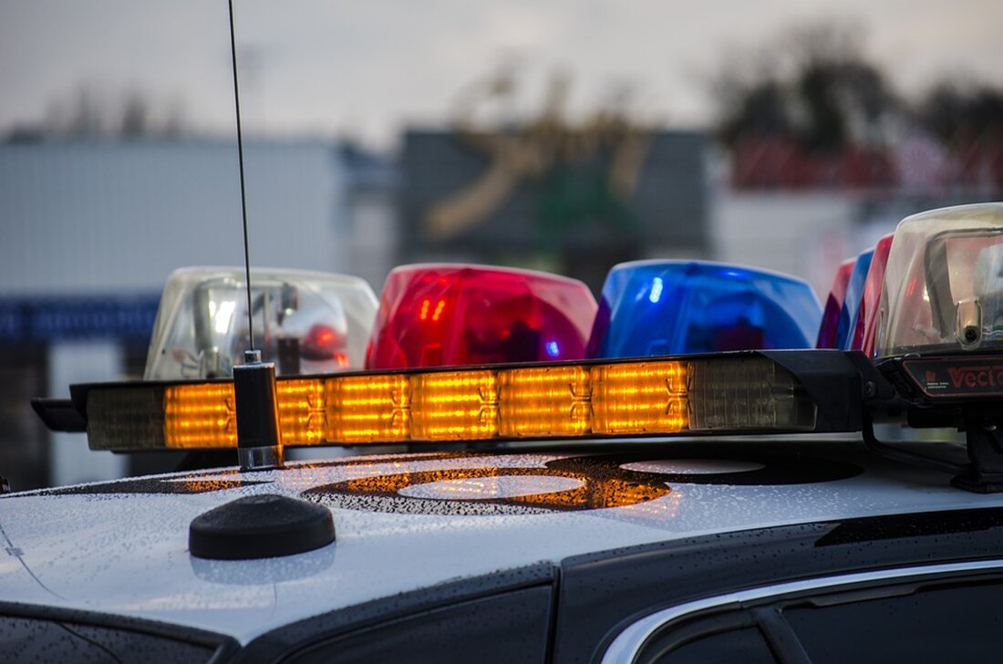Aktuelle Zeugensuche in Köln-Ehrenfeld: Unbekannte sollen versucht haben, eine junge Frau in einen weißen Kastenwagen zu ziehen. Details bei General-Anzeiger BonnEhrenfeld. #Zeugensuche #KölnEhrenfeld #Entführung