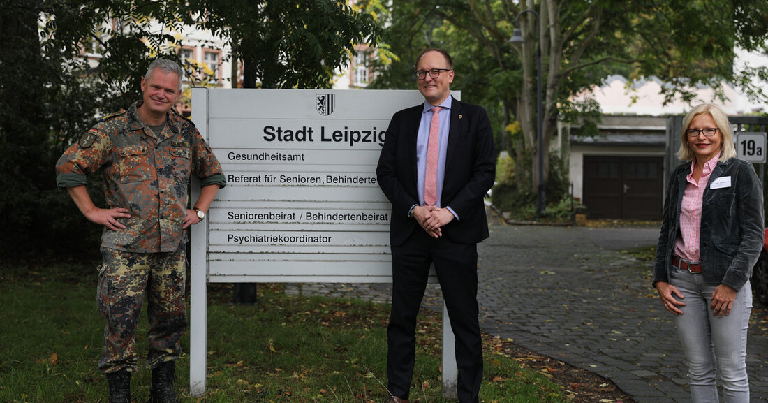Die Soldaten wurden von Generalarzt Dr. Bruno Most von Weißenfels Besuchen begrüßt: &#8222;Der Sanitätsdienst der Bundeswehr ist ein wichtiger Partner im medizinischen Katastrophenschutz in dieser schwersten Gesundheitskrise unseres Landes. Wir freuen uns, unsere Nachbarstadt zu unterstützen.&#8220; Ulrich Hörning, Bürgermeister und Stadtrat für allgemeine Verwaltung und auch verantwortlich für die Koordination von Personal und Material zur Bekämpfung der Korona in der Stadtverwaltung, sagte: „Ich freue mich zu sehen, wie der öffentliche Sektor in der Krise und der parlamentarischen Armee enger zusammenwächst Unterstützung der Bundeswehr bei der Bewältigung dieser nationalen Herausforderung. Unterstützung und Solidarität sind an der Tagesordnung. Dies wird hier beispielhaft &hellip;
