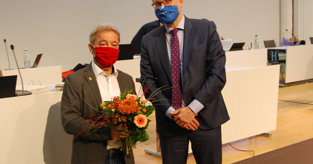 Michael Löffler sagt: &#8222;Ich bin wirklich froh, dass ich mein Mandat annehmen darf. Ich bin von ganzem Herzen Leipzig, ich liebe diese Stadt und ich bin glücklich, wenn sich die Menschen hier zu Hause fühlen. Wenn Nachbarn streiten, ist diese Freude getrübt und wenn wir als Friedensrichter den Menschen helfen können, sich wieder zu begrüßen und sich das Leben nicht zu erschweren, dann hat es sich gelohnt, wir haben unseren Job gemacht. &#8222; Verwaltungsbürgermeister Ulrich Hörning: &#8222;Die Friedensrichter leisten im Ehrenamt wirklich gute Arbeit. Wenn sie nicht bereits existieren würden, müssten sie neu erfunden werden. Ihr Ziel ist es, Streitigkeiten &hellip;