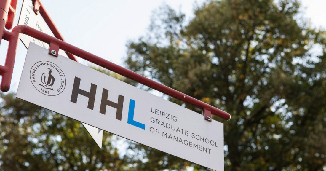 Um die strengen Vorsichtsmaßnahmen im Verlauf der Koronapandemie einhalten zu können, absolvieren die neuen Studierenden des Master in Management (M.Sc.) die Vollzeit- und Teilzeit- sowie den Vollzeit-Master in Business Administration (MBA) sind im Hotel Hyperion in Leipzig willkommen. Zahlen für das neue Semester Internationale Studierende, die aufgrund der Corona-Maßnahmen nicht anwesend sein können, werden über ein virtuelles Live-Format interaktiv in die Feier integriert. Mit 76 Vollzeitstudenten für den Master in Management hat die HHL einen neuen Rekord aufgestellt. Ein gutes Drittel dieses Kurses sind internationale Studierende. Insgesamt 143 der neuen Studenten haben sich bisher angemeldet, um im Hotel Hyperion physisch &hellip;