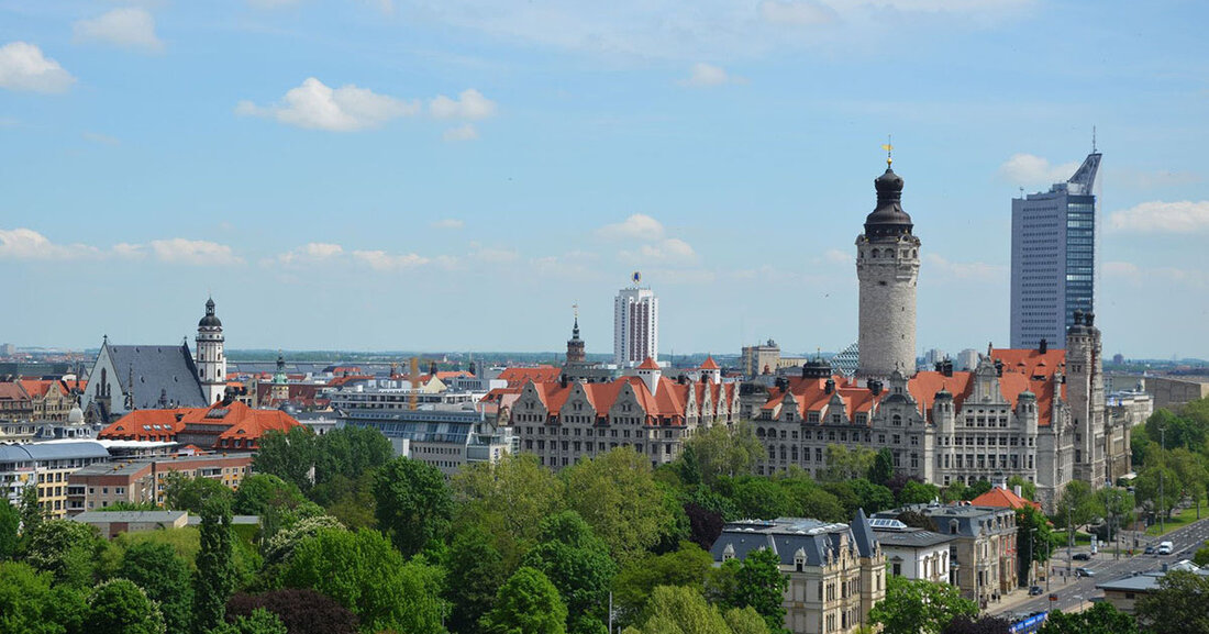 &#8222;Die Hotelbranche in Leipzig muss sehr schwere Zeiten durchmachen. Der Verlust des Geschäftsreisemarktes ist der schlimmste &#8211; er macht 50 Prozent der Übernachtungen aus. Auch Busfahrten fehlen. Die Auslastung im Juli / August lag zwischen 10 und 10 und 60 Prozent, wobei 60 ein großer Wert ist &#8222;, sagte Volker Bremer, Geschäftsführer der Leipziger Tourismus und Marketing GmbH (LTM), beim Tourismusfrühstück in der Moritzbastei. Betroffen sind insbesondere größere Hotels, während Hotels mit niedrigeren Preisen eine höhere Auslastung erzielen. Gleichzeitig stellte er fest, dass einzelne Reisende, die normalerweise nur 1,8 Nächte in Leipzig verbringen, in diesem Jahr deutlich länger blieben. &#8222;Viele &hellip;