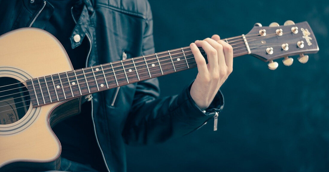 Die erste Phase des Hilfsprogramms befasst sich mit den fehlenden Einnahmen aus Auftritten im Zeitraum vom 13. März bis Ende Mai 2020. Die Musiker müssen mindestens 5 fehlgeschlagene Shows für diesen Zeitraum nachweisen. Die Höhe des Zuschusses aus dem Hilfsprogramm sollte 1.000 Euro pro Musiker betragen. Online-Bewerbungen können ab dem 24. April 2020 auf der Website der Initiative Musik eingereicht werden. Die ersten Zuschüsse werden voraussichtlich ab Anfang Mai 2020 übertragen. Das Geld für das Programm wurde durch Spendenaktionen gesammelt. Der Schwerpunkt liegt auf professionellen Musikern, die in finanziellen Notlagen in Deutschland leben &#8211; aus den Bereichen Rock, Pop, Jazz, &hellip;