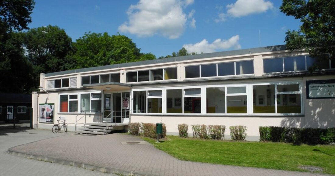 Insgesamt werden vier Hochleistungspumpen für die Filtersysteme des Schwimmbades und des Kinder-Außenpools installiert. Die Sportpools investieren rund 45.000 Euro in den Austausch der Pumpen. Da die Pumpen in den nächsten 20 Jahren im Vergleich zum bisherigen System rund 800 Tonnen CO² einsparen werden, finanziert die Nationale Klimaschutzinitiative des Bundesministeriums für Umwelt, Naturschutz und nukleare Sicherheit die Installation aus Mitteln des „Investive Climate Protection“ Programm mit rund 18.000 Euro. .