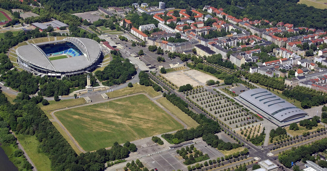 Mitarbeiter des Stadtplanungsbüros und des beauftragten Planungsbüros sind mit einem Lastenrad unterwegs und erfassen die Ideen und Bedürfnisse der Nutzer vor Ort. Dies sollte zu einem Masterplan für den öffentlichen Raum führen, der den politischen Komitees im Frühjahr 2021 zur Entscheidung vorgelegt wird. Veranstaltungen Am 2. Oktober 2020 zwischen 10 und 13 Uhr befindet sich der Treffpunkt auf dem Stadionvorplatz vor dem Eingang zur Schule 5 in der Friedrich-Ebert-Straße. Am nächsten Tag, dem 3. Oktober, ist das Gespräch zwischen 11 und 14 Uhr in der Friedrich-Ebert-Straße / Ecke Fregestrasse (an der Allee) geplant. Der dritte Termin für die mobile Diskussion &hellip;