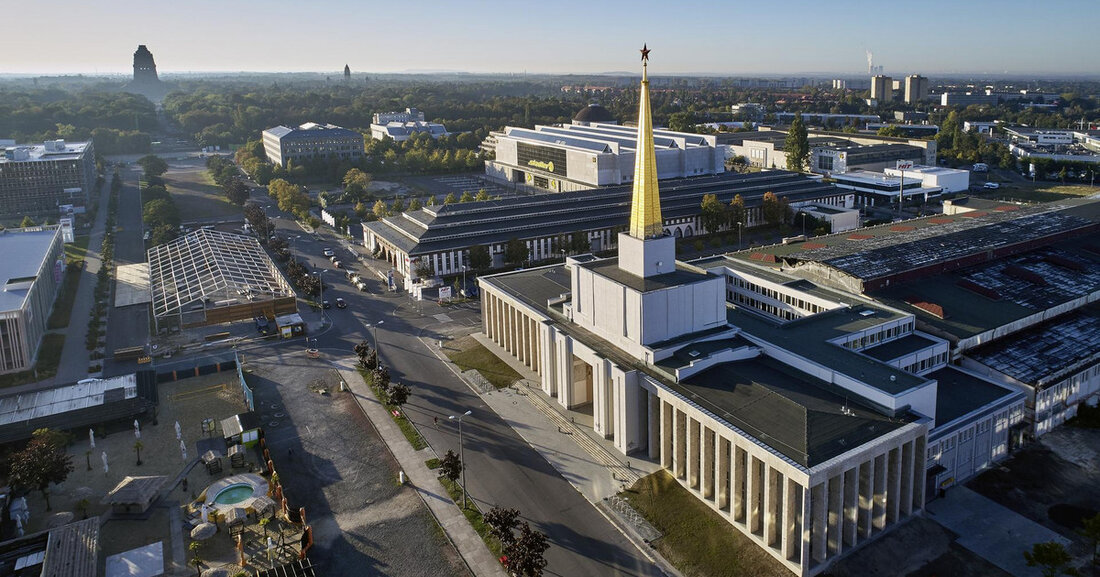 Am Donnerstag, 8. Oktober 2020, Dozent Olaf Hillert über die Eingemeindung der Stadt Leipzig und die Entwicklung der Industrie im 19. Jahrhundert. Er zeichnet nach, wie ländliche Dörfer zu Industrievororten und Arbeiterheimen wurden. Eine Woche später 15. Oktoberzeigt Dr. Anett Müller vom Stadtarchiv die Herausforderungen für die Kommunalverwaltung, die die Entwicklung einer Stadt mit sich brachte: Wie hat die Verwaltung auf die sich schnell entwickelnde Stadt reagiert? Wie hat sich der Leipziger Rat in dieser Zeit verändert und erneuert? Die freiberufliche Kulturwissenschaftlerin Claudia Hamberger hat sich vom 19. Jahrhundert bis zum Zweiten Weltkrieg mit dem Ausbau der Infrastruktur in Leipzig &hellip;