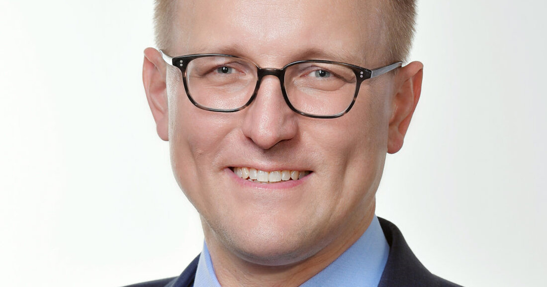Die Sprechstunde hat kein klar definiertes Thema. Ulrich Hörning steht im direkten Dialog für die Anliegen und Probleme der Leipziger zur Verfügung. Alle interessierten Bürger sind herzlich eingeladen. Das Stadtbüro ist die Kontaktstelle für Leipziger, die sich engagieren oder Informationen erhalten möchten. Es bietet auch eine Plattform für die Beteiligung und das Engagement der Öffentlichkeit. Das Team des Stadtbüros beantwortet Fragen zum Angebot unter 0341 123-2010 sowie per E-Mail an stadtbuero@leipzig.de. Zeit und Ort 10. März 2020, 17.30 Uhr StadtbüroBurgplatz 1 (Zufahrt über Markgrafenstraße 3)04109 Leipzig .