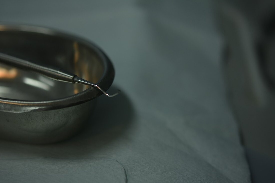 Optimale Unterstützung für vulnerable Patientinnen und Patienten: Der 6. Bericht der Zahnärztlichen Patientenberatung beleuchtet die Herausforderungen und Bedürfnisse spezifischer Gruppen. Erfahren Sie, wie individuelle Beratung und gezielte Maßnahmen helfen, Barrieren im Gesundheitssystem abzubauen und eine vertrauensvolle Zahnarzt-Patienten-Beziehung zu fördern. Lesen Sie mehr über aktuelle Entwicklungen und praxisnahe Lösungen in der Zahnmedizin.