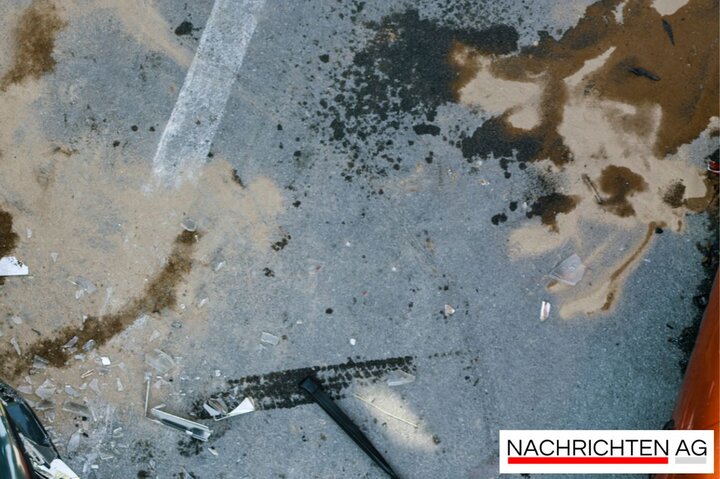 Übermüdung verursacht schweren Unfall auf B444 bei Holle – zwei Verletzte!