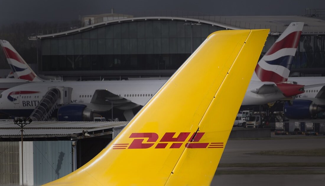 Fonds prüfen Abspaltung von DHL - Große Neuigkeiten aus der Hauptversammlung in Düsseldorf! Fondsgesellschaften diskutieren über mögliche Abspaltung des Brief- und Paketdienstes. Interessante Entwicklungen für Investoren. #DHL #Fonds #Abspaltung