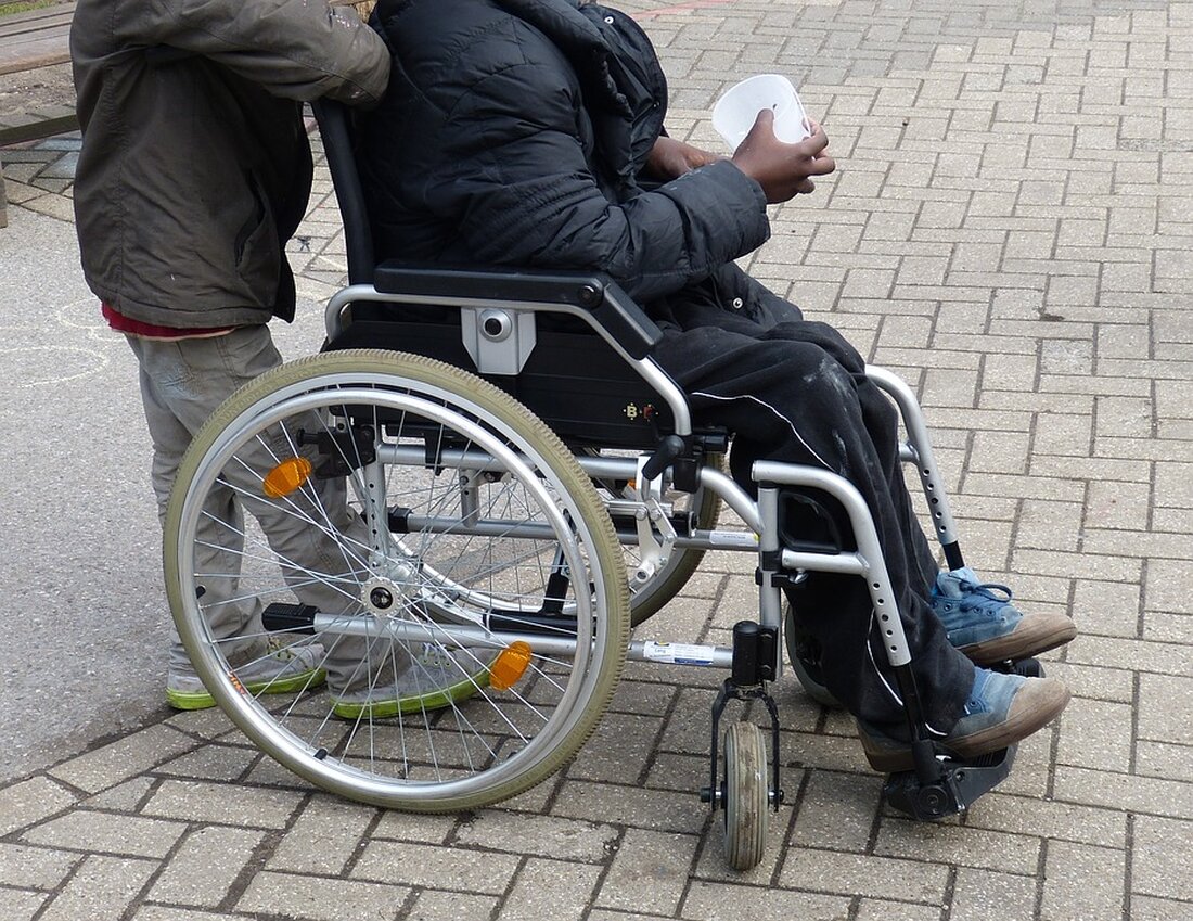 Erfahren Sie alles über Hilfsmittel für blinde und sehbehinderte Menschen in unserem neuen Artikel. Von der Beantragung der Kostenübernahme bis zu hilfreichen Tipps – wir klären wichtige Fragen zur Hilfsmittelversorgung. Besuchen Sie auch die Serviceseite zur Woche des Sehens!