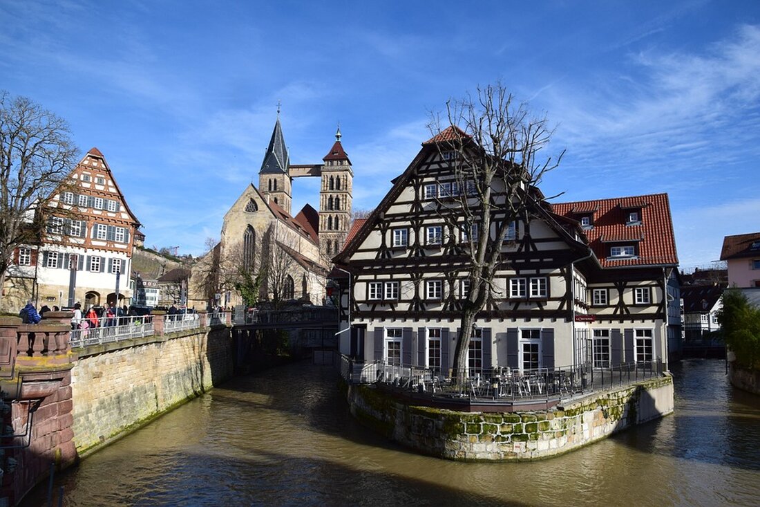 Entdecken Sie die Siegerin des ersten Drag-Nachwuchswettbewerbs in Esslingen! Erfahren Sie, wer sich den Titel "Esslingens Rising Star of Drag" verdient hat und welche Konkurrenten für Aufsehen sorgten. Schrill, glamourös und voller Überraschungen!