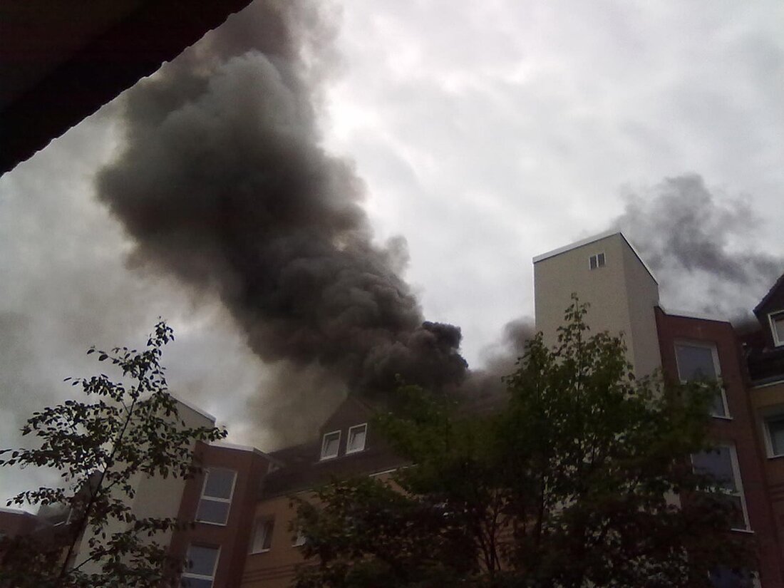 Erfahren Sie, wie die Feuerwehr einen Wohnungsbrand in Eitorf gelöscht hat. Keine Verletzten, aber die Polizei ermittelt noch zur Ursache. #Feuerwehr #Eitorf #Wohnungsbrand