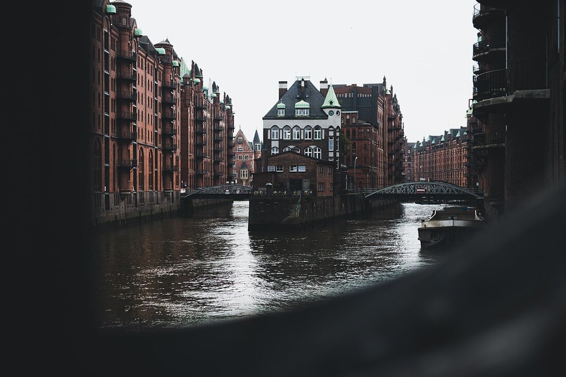 Hamburg stärkt mit einer neuen Digitalstrategie digitale Teilhabe, verbessert Verwaltungsprozesse und fördert Innovation für alle Bürger.