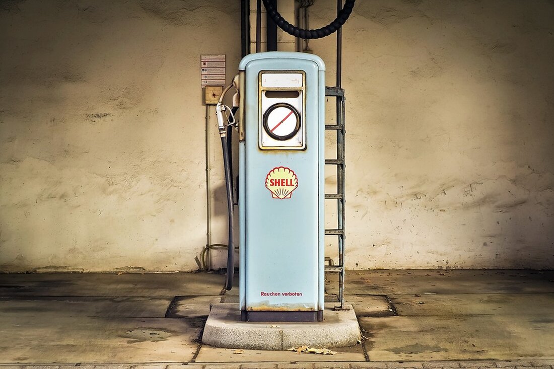 Erfahren Sie in diesem Artikel von Clever Tanken, warum das Tanken im Februar deutlich teurer war. Erfahren Sie mehr über aktuelle Kraftstoffpreise, günstige Tanktage und Tipps, wie Sie an der Zapfsäule sparen können.