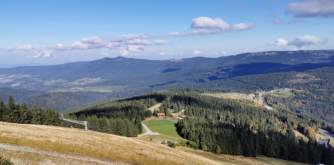 Verbesserte Mobilfunkversorgung im Landkreis Dahme-Spreewald: Die Telekom hat einen neuen Standort in Märkische Heide eröffnet, was die Netzabdeckung und Empfangsqualität steigert. Bis 2026 sind weitere 41 Standorte geplant, um den steigenden Bandbreitenbedarf zu decken. Erfahren Sie mehr über den Ausbau und die Möglichkeiten zur Flächennutzung.