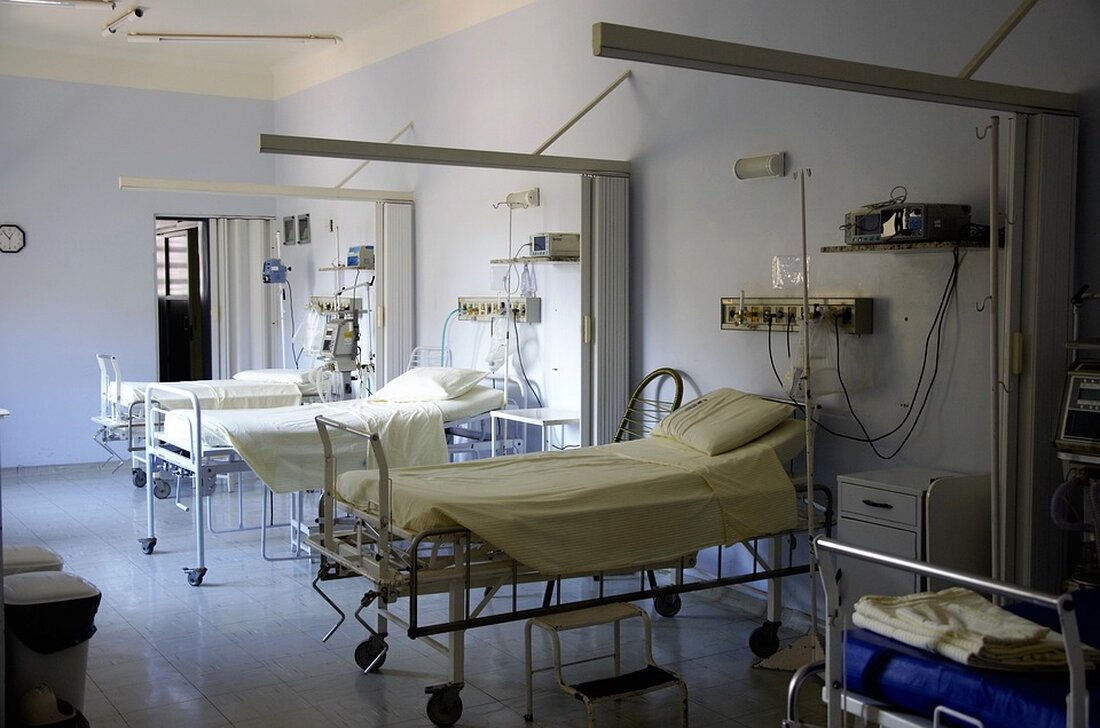 "Der Bundestag hat das Krankenhausversorgungsverbesserungsgesetz (KHVVG) verabschiedet, doch die Zukunft der Krankenhäuser bleibt ungewiss. Christoph Radbruch vom DEKV kritisiert, dass die Regelungen keine Planungssicherheit bieten und dringend finanzielle Unterstützung notwendig ist. Er fordert eine fundierte Analyse der Auswirkungen auf die medizinische Versorgung. Erfahren Sie mehr über die Herausforderungen der Krankenhausreform und ihre möglichen Folgen für die Gesundheitsversorgung in Deutschland."