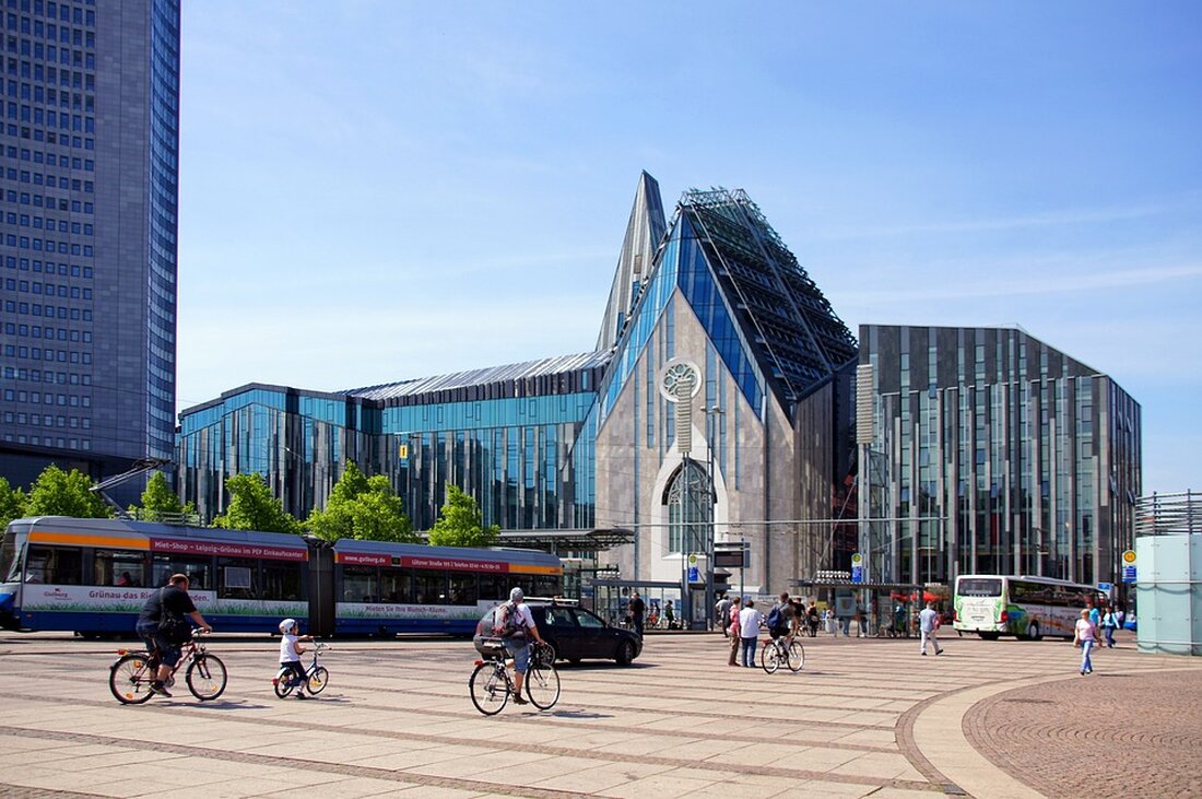 Nehmen Sie an unserem Bürgertalk „Vereint und doch verschieden – geht der Osten eigene Wege?“ am 3. Oktober 2024 in Leipzig teil! Diskutieren Sie mit Politikerinnen und Politikern über Identität, politische Strömungen und die Herausforderungen der neuen Bundesländer. Jetzt anmelden und aktiv mitgestalten!