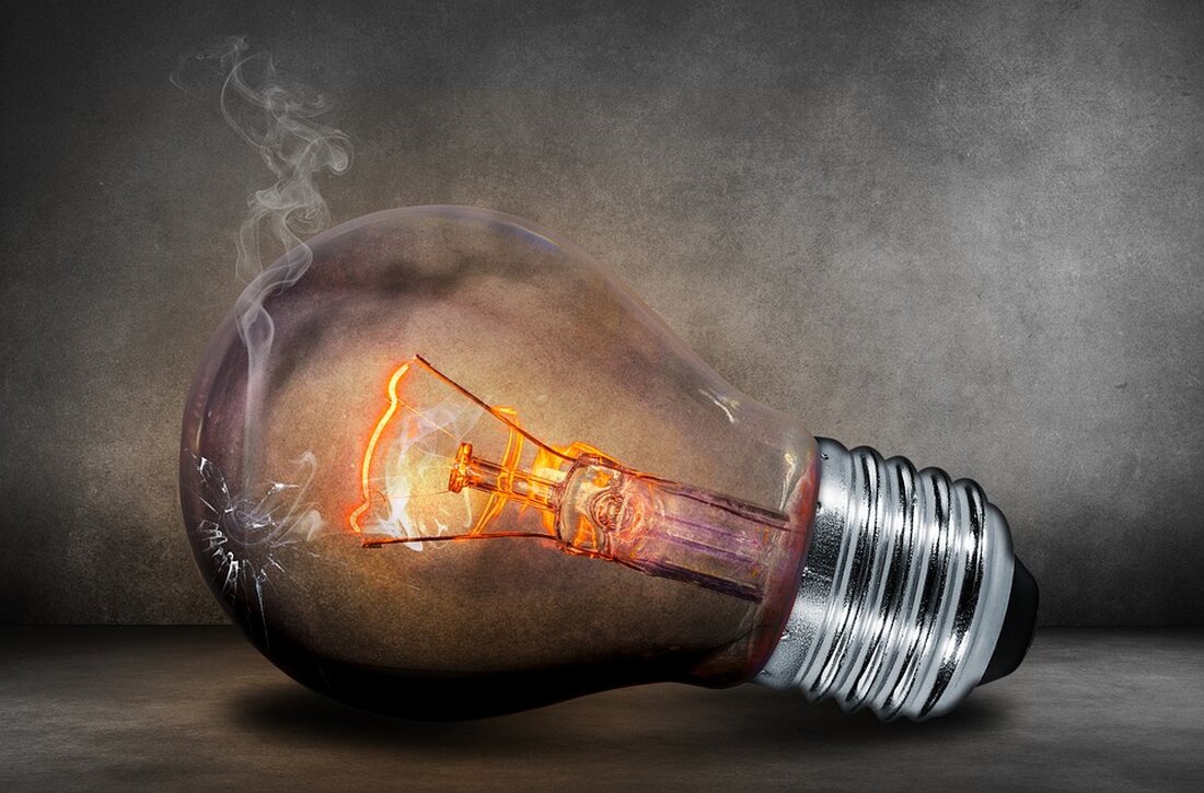 Die Tarifreform bei Strom und Gas der Leipziger Stadtwerke Die Leipziger Stadtwerke führen zum 1. Januar 2024 eine Tarifreform bei Strom und Gas durch. Diese Reform beinhaltet die Einführung eines neuen Produkts, welches die bisherigen Bestpreisverträge ersetzt. Dadurch ergeben sich für viele Kunden die erfreuliche Aussicht auf sinkende Strom- oder Gaskosten. Allerdings trifft diese positive Veränderung nicht auf alle Kunden zu. Im Folgenden werden die wichtigsten Fragen zum neuen Tarifmodell beantwortet. Welche Fragen zur Tarifreform haben die Leser der LVZ? Die Leserschaft der LVZ hat zahlreiche Fragen zum neuen Tarifmodell der Leipziger Stadtwerke. Im Folgenden werden die wichtigsten Punkte erläutert. …