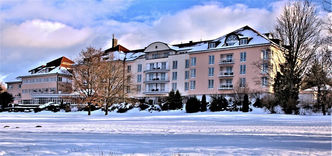 Marco Azevedo ist neuer General Manager im me and all hotel oberkassel der Lindner Hotel Group. Der Berliner Hotelier bringt internationale Erfahrung und Expertise im Luxussegment mit und wird nun den lifestyligen Düsseldorfer Stadtteil Oberkassel bereichern. Das me and all hotel oberkassel ist ein beliebter Treffpunkt für Kreative, digitale Nomaden und die Menschen vor Ort, die das urbane Flair und die sympathische Atmosphäre schätzen. Erfahren Sie mehr über Marco Azevedo und das Hotelprofil der Lindner Hotel Group.