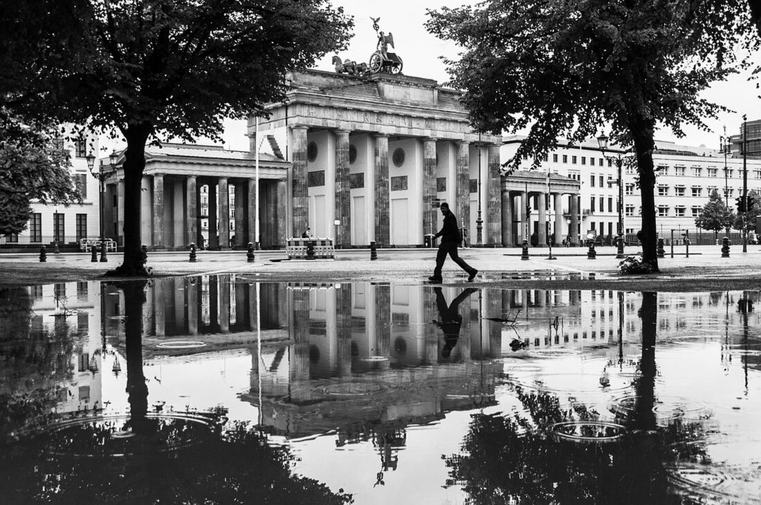 SPD gewinnt Brandenburg-Wahl; 75% der Wähler nur gegen AfD. Infratest-Dimap Umfrage: Mehrheit nicht überzeugt von SPD.