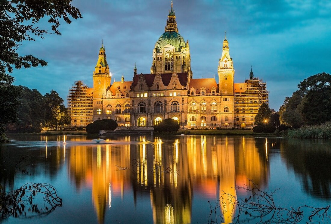 Erfahren Sie mehr über das neue 360°-Panorama "Die Kathedrale von Monet" im Panometer Leipzig. Tauchen Sie in die Welt des Impressionismus ein und erleben Sie das Werk von Yadegar Asisi hautnah. Tickets sind online oder vor Ort erhältlich. Besuchen Sie das Panometer und lassen Sie sich von der beeindruckenden Kunst begeistern!