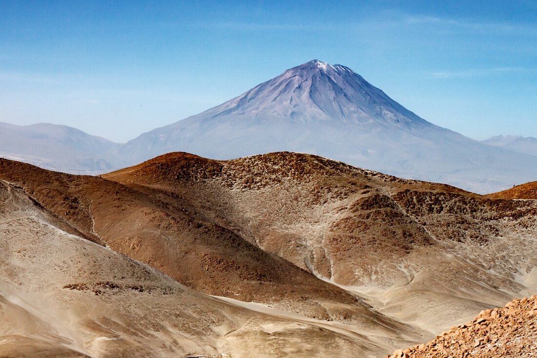 Erfahren Sie mehr über die Auswirkungen des Rohstoffabbaus auf die Umwelt und die Bevölkerung in Peru und Bolivien. Erfahren Sie, wie Deutschland zur Förderung einer fairen Energiewende beitragen kann, ohne soziale Ungleichheiten zu verstärken. Kommen Sie zu unserer Veranstaltung "Rohstoffabbau in Bolivien und Peru - eine Gefahr für Mensch und Natur", um mehr zu erfahren. 20.-21.06.2024, Welthaus Stuttgart e.V., Charlottenplatz 17, 70173 Stuttgart. Weitere Informationen und Anmeldung unter https://www.ev-akademie-boll.de/tagung/430424.html.