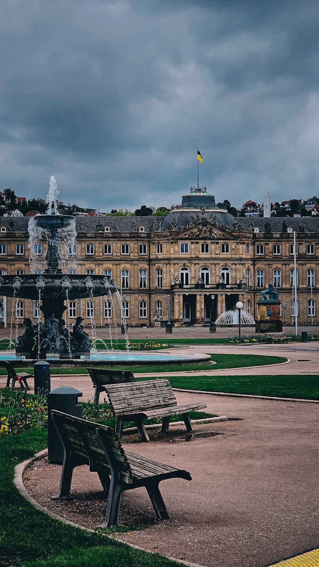 Stuttgart ist im Sommer ein wahrer Hotspot für Kulturbegeisterte. Diese lebendige Stadt bietet eine Vielzahl an Aktivitäten, die deinen Sommer unvergesslich machen werden. Von beeindruckenden Theateraufführungen bis hin zu mitreißenden Musikfestivals – hier gibt es immer etwas zu erleben. Lass dich von der einzigartigen Kultur und Atmosphäre Stuttgarts verzaubern. Du wirst begeistert sein von den facettenreichen Angeboten, die die Stadt zu bieten hat. Genieß erstklassige Kunstausstellungen im Freien oder schlemme bei kulinarischen Events, die sowohl regionale Spezialitäten als auch internationale Küche präsentieren. Und wenn du auf Entdeckungstour gehen möchtest, warten spannende Stadtführungen darauf, dir die historischen und kulturellen Highlights näherzubringen. …