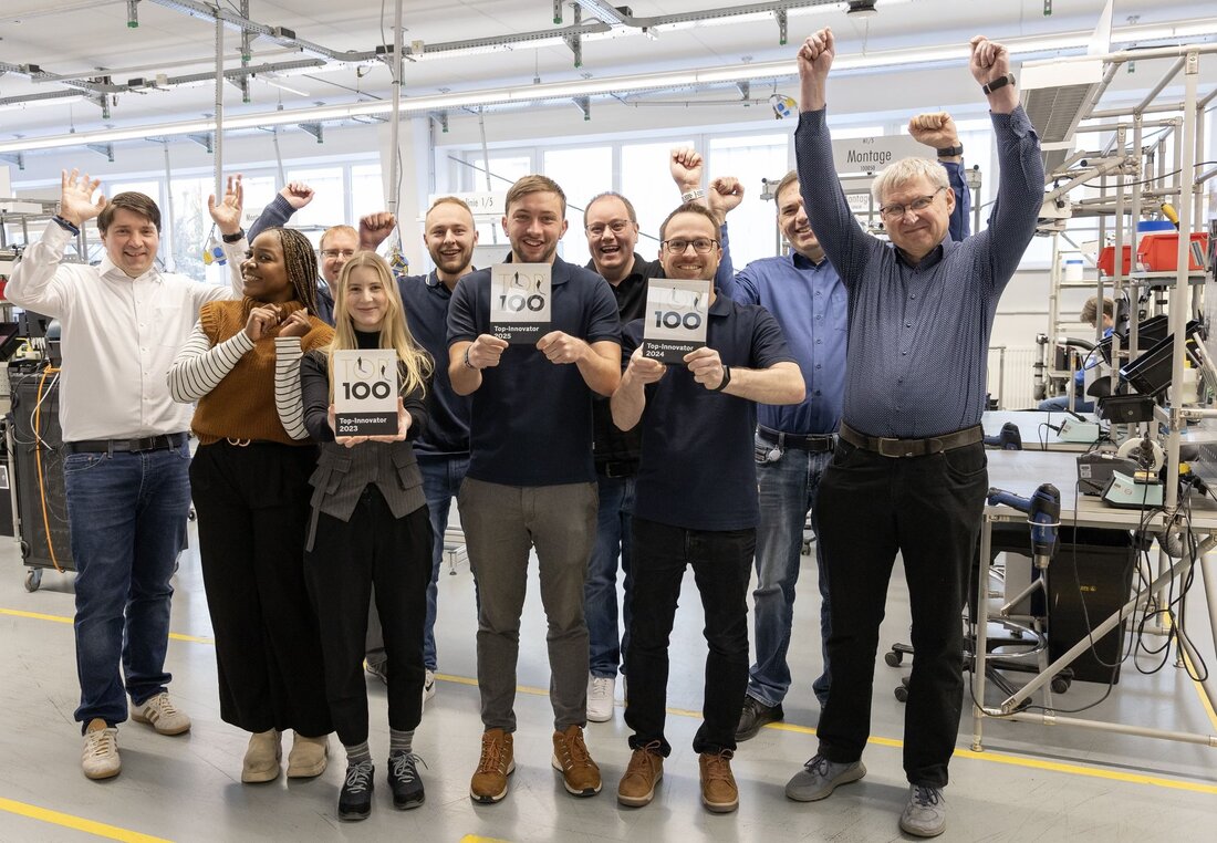 ANSMANN zum dritten Mal in Folge mit dem Top 100-Siegel ausgezeichnet Die ANSMANN AG, ein führendes Unternehmen im Bereich der mobilen Energieversorgung, freut sich, zum dritten Mal in Folge das renommierte Top 100-Siegel für herausragende Innovationsqualität zu erhalten. Die Auszeichnung unterstreicht das Engagement und die Kreativität des Teams, mit innovativen Lösungen stets die Bedürfnisse der Kunden zu erfüllen. Thilo Hack, Vorstand der ANSMANN AG, bringt es auf den Punkt: „Der wahre Wert einer Innovation zeigt sich erst dann, wenn sie unseren Kunden nützt und ihre Bedürfnisse erfüllt.“ Innovative Projekte sind Kern der Unternehmensstrategie Ein Beispiel für die Innovationskraft von ANSMANN …