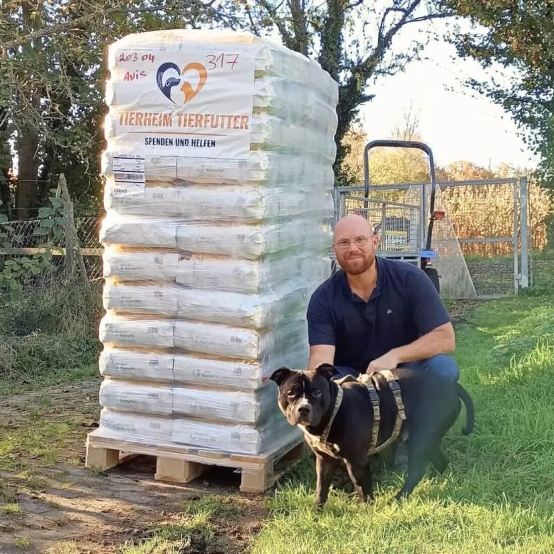 Tierheim Tierfutter unterstützt das Tierheim Freiburg mit einer bedeutenden Futterspende. Eine Palette kostenloses getreidefreies Hundefutter Grosszügige Futterspende für Tierheimhunde Rottenburg, 08. April 2025 Tierheim Tierfutter unterstützt das Tierheim Freiburg mit einer bedeutenden Futterspende. Eine Palette getreidefreies Hundefutter wurde geliefert, um den Bedürfnissen der Allergikerhunde gerecht zu werden. Diese Spende zeigt die wichtige Rolle von Tierheim Tierfutter und seinen Unterstützern für den Tierschutz. Tierheim Freiburg Engagement für den Tierschutz Tierheim Tierfutter hat kürzlich eine großzügige Spende an das Tierheim Freiburg übermittelt. Die Lieferung, bestehend aus Hundefutter der Firma Futter Shuttle mit Hirsch &#038; Kartoffel, richtet sich speziell an die Hunde, die [&hellip;]