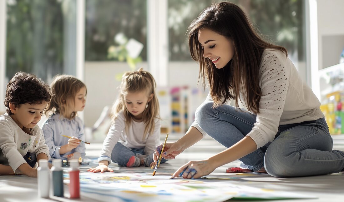 Ein Plädoyer für kreative Gestaltungsspielräume in der Erzieherausbildung Kinder sind von Natur aus Entdecker und Künstler. Schon früh erkunden sie mit allen Sinnen ihre Umgebung und machen ästhetische Erfahrungen, lange bevor sie sprechen können. Mal kritzeln sie mit dem Löffel im Brei, malen mit Tomatensoße auf dem Tisch oder stapeln Bauklötze zu fantasievollen Gebilden. Diese spielerischen „Kunstäußerungen“ sind kein bloßer Zeitvertreib, sondern ein grundlegender Bildungsprozess: Durch ästhetisches Spielen und Gestalten „be-greifen“ Kinder ihre Welt – im wahrsten Sinne des Wortes. Ästhetische Bildung, verstanden als das Hineinwachsen in kulturelle Lebensformen und das kreative Auseinandersetzen mit Materialien und Eindrücken, ist daher ein …