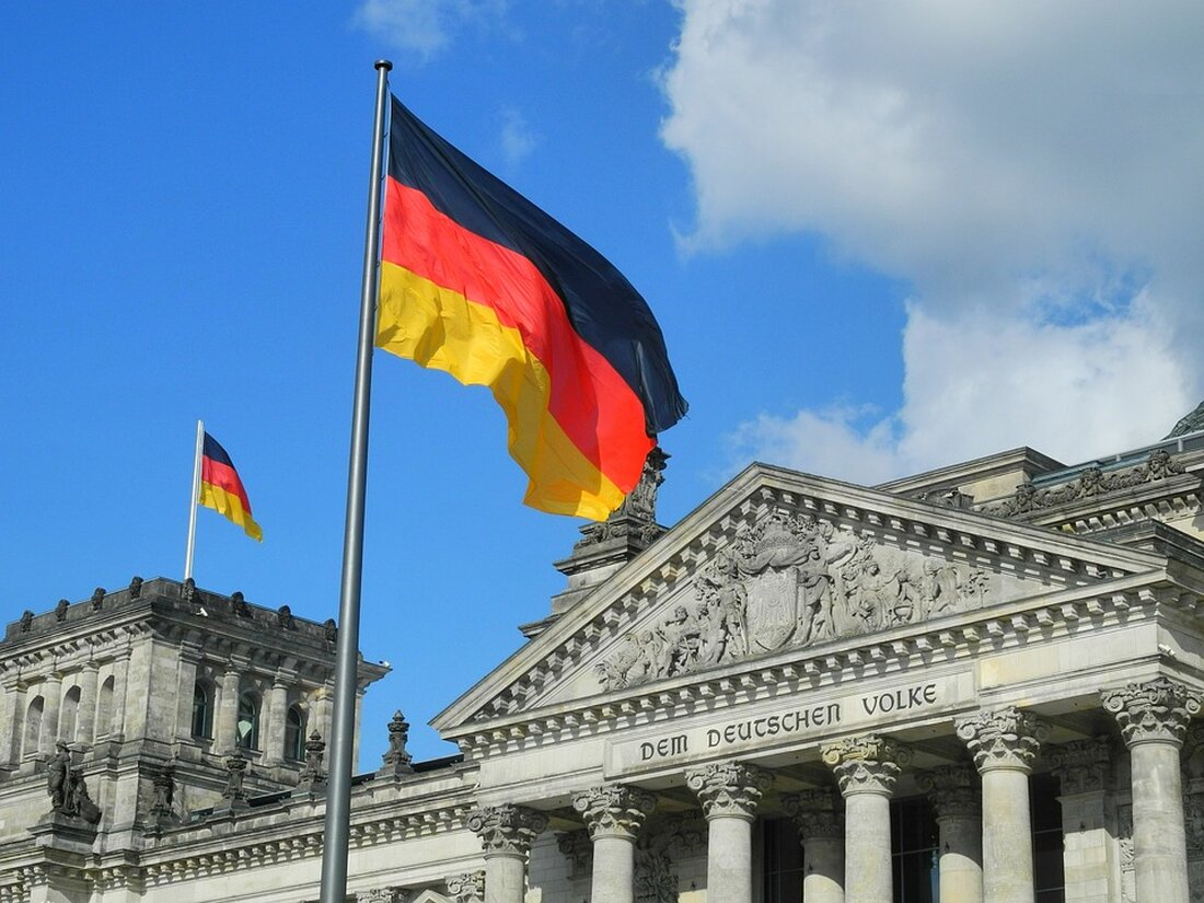 Erleben Sie, wie Berlins Regierender Bürgermeister Kai Wegner das Künstliche Intelligenz Entrepreneurship Zentrum (K.I.E.Z.) besucht und den Innovationsgeist der KI-Startups der Hauptstadt fördert. Informieren Sie sich über erfolgreiche Gründungen, Herausforderungen und zukünftige Unterstützungsmaßnahmen für KI-Unternehmen in Berlin.