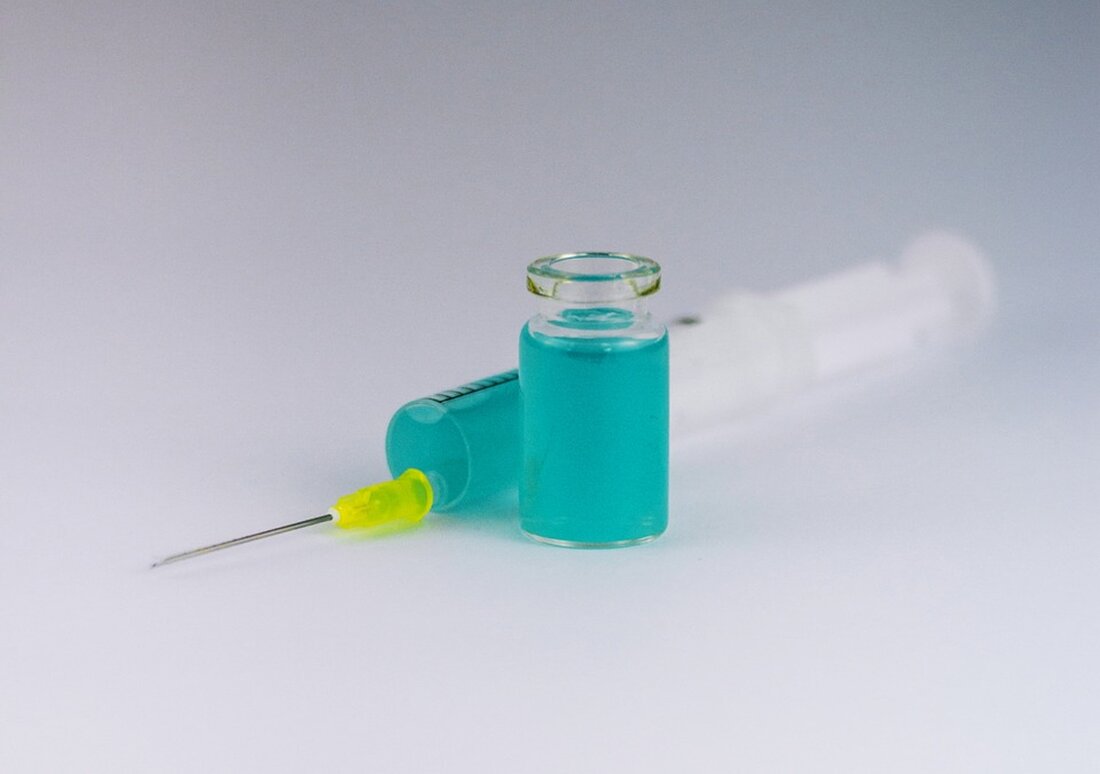 Die Gewerkschaft ver.di fordert dringend Nachbesserungen am Gesetzentwurf zur Krankenhausreform. Sie warnt vor einem Kliniksterben und kritisiert die geplante Finanzierung durch gesetzliche Krankenversicherungsbeiträge. Sylvia Bühler betont die Notwendigkeit einer Vorhaltefinanzierung und ruft den Bundestag zu schnellem Handeln auf. Der Artikel beleuchtet wichtige Aspekte der Gesundheitsversorgung und die Herausforderungen für die Krankenhausinfrastruktur. Erfahren Sie mehr über die Positionen und Forderungen von ver.di.